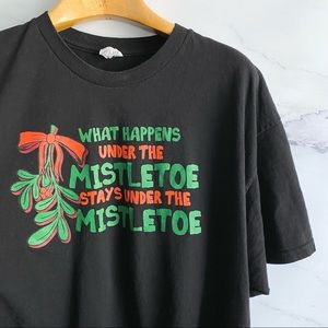 Christmas Mistletoe Funny Naughty Humor Novelty Graphic Tee Size XL